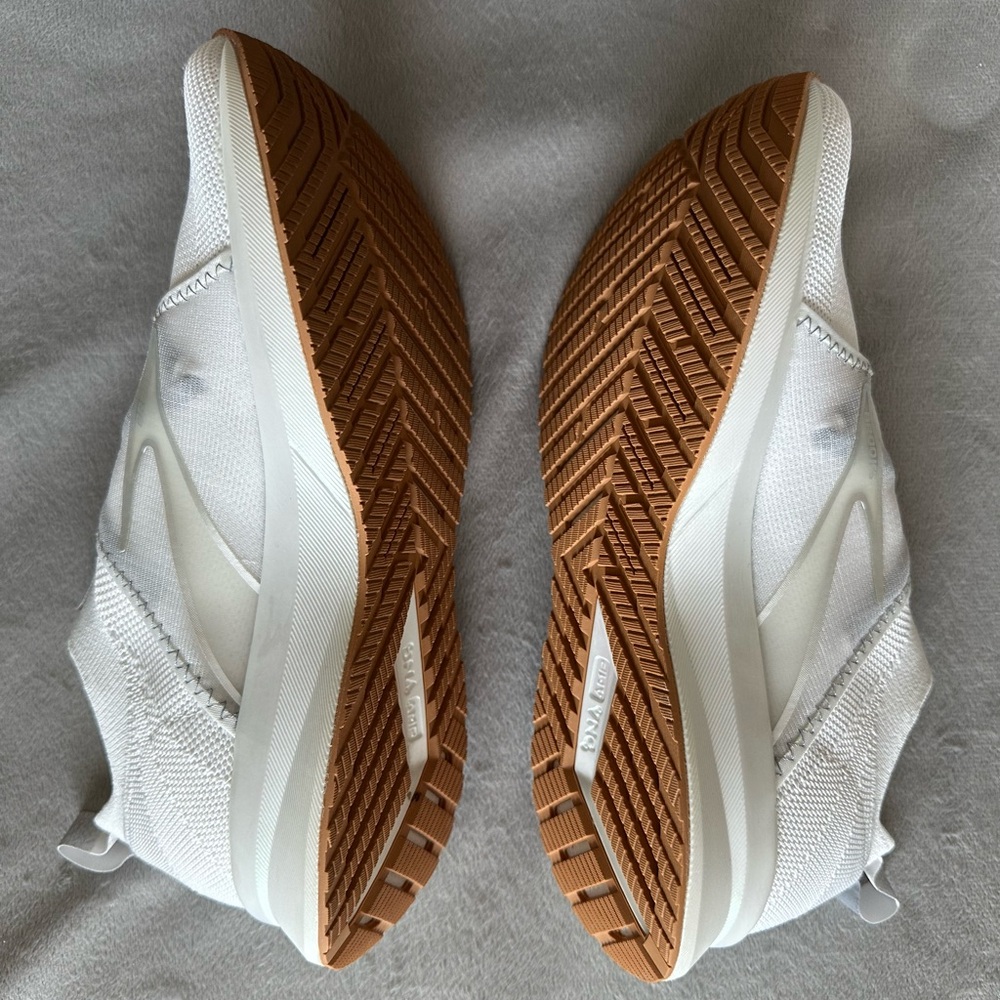 Brooks Levitate 4 LE DNA AMP LIMITED EDITION - Picture 2 of 6